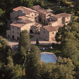 Antico Borgo di Ghiora, hotel v destinaci Falciano