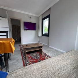 Located in the center of Avsa Island, 8 min from the beach, Detached House With Garden, hotel in Marmara