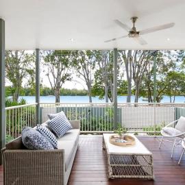 Tranquil & Modern Riverside Getaway, hotel in Noosaville