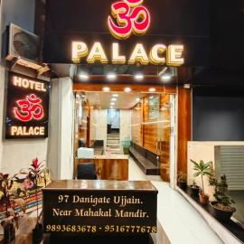 HOTEL OM PALACE NEAR MAHAKALESHWAR TEMPlE, hotel in Ujjain