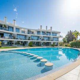 Vilamoura 4-Bedroom Penthouse with Jacuzzi, hotel in Vilamoura