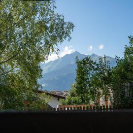 Alpenwohnung in Laax mit Garten, Bergblick & Parkplatz