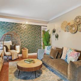 Elmwood Park Jungle Oasis with 2 Car Garage Near Downtown, hotel in River Grove