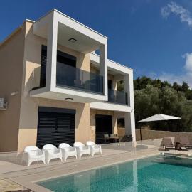 villa efraim read the details from the host for approval