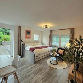 Modern Boutique Studio with Private Entrance and Parking, hotel din Pfullingen
