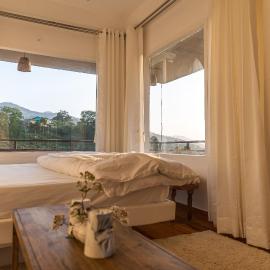 THHPSOCIETY - Exstacy stays & cafe - Your Romantic & Cozy Getaway - Mountain view , Hot tub , Parking - MUKTESHWAR, hotel a Mukteswar