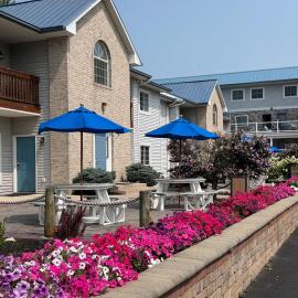 Put-in-Bay Poolview Condo #4, hotel in Put-in-Bay