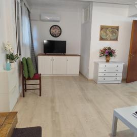 Ευρύχωρο και άνετο διαμέρισμα στην Ιτέα Joanna's Apartment, Hotel in Kírra
