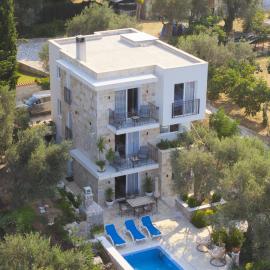 Villa Lokanda - Exclusive Luxury stone Villa with infinity Pool, hotel v destinaci Katun