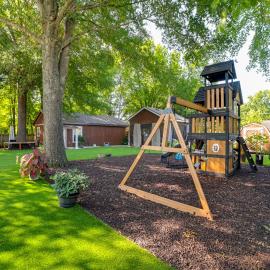 Home w/ Hot Tub, Playset & Grills in Clarksville!, hotell sihtkohas Clarksville