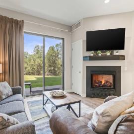 Cozy Mountain Retreat - 1BR Condo with 2 Full Baths Near Jordanelle & Park City, hotel a Heber City