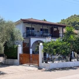 Nikos Studios Apts & Suites