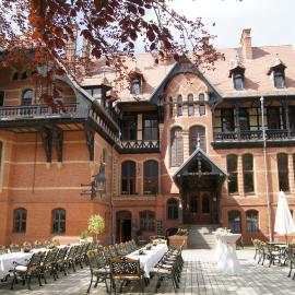 Kavaliershaus Jagdschloss Gelbensande Hexenhaus, hotel in Gelbensande