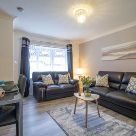 Culzean House - 2 Bedrooms in Coatbridge, hotel in Coatbridge