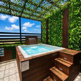 Luxury 2BR Penthouse Rooftop Jacuzzi Near Beach