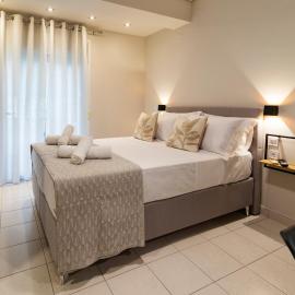 Nook 20 - Minimal & Smart Urban Studio, hôtel à Larissa