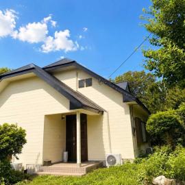 森に包まれる一棟貸し広々屋根付きウッドデッキでBBQを楽しむ那須の休日Cottage Nest