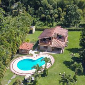 Villarosecaecolodgelosmogotes Poolfamily, hotel u gradu 'Los Plátanos'