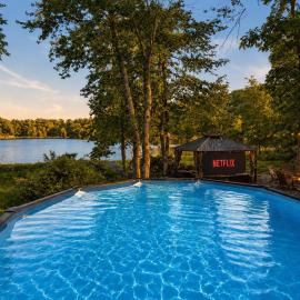 5 Bedroom Gorgeous Lakeside Villa w Hot Tub, Pool and More!