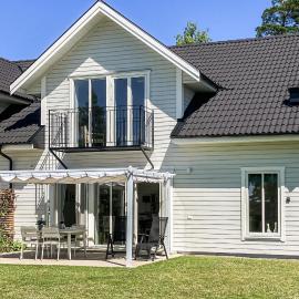 Nice Home In Västervik With Lake View, hotel Västervikben