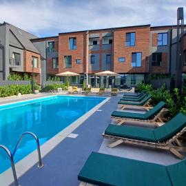 Nobil Residence - Luxury Apartment Near Therme & Airport, hotelli kohteessa Tunarii