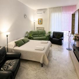 Double Room with Private Bathroom 6 Minutes from the Sea, מלון בפסקרה