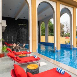 ELIVAAS Signature Still River Suites, hotel en Thūr