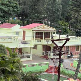 Cliff Castle Premium Stay - West Wing