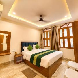 Hotel R GUEST HOUSE - NEAR KASHI VISHWANATH TEMPLE