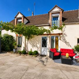 Cozy home near the château & nautical base, hotel in Cepoy