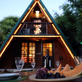 Heartland handmade wooden cabins, hotel en Órmos