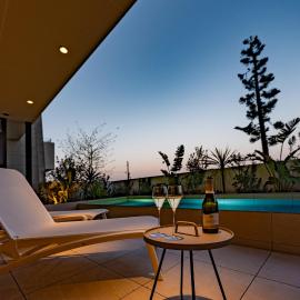 The Blue MIURA, Hotel in Kikuna