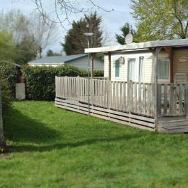 Mer et centre sur camping 5 étoiles wifi gratuit TV 3 chambres piscines chauffées mobil H, hotell i Houlgate