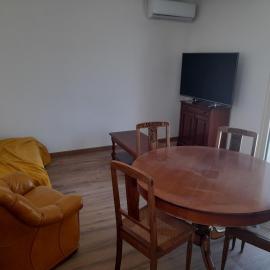 Location 2 à 4 personnes, hotel a Berre-lʼÉtang