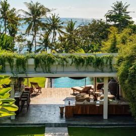 Private beach Oceanfront 3bd Villa, hotel u gradu 'Cemagi'