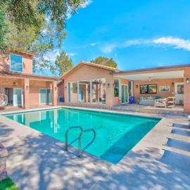 Villa Kensington, Grand 8BR Estate for Families & Groups