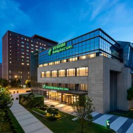 Holiday Inn & Suites Shanghai Changfeng by IHG