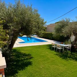 Villa entre viñas y mar, hotel u gradu 'Botarell'