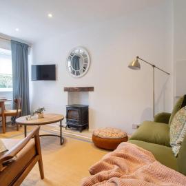 Henry Bell - Cosy 2-bedroom cottage, hotel in Helensburgh