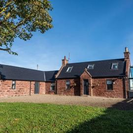 Easter Cottage -4 Bed Converted Barn Cottage, hotel in Turriff
