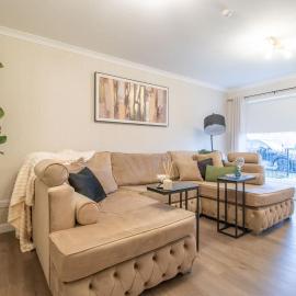 Angel House - 3 bedrooms close to Airdrie Centre