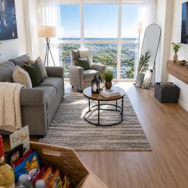 Luxury Skyline Views Pool Walk to Dining, hotel in Fort Myers