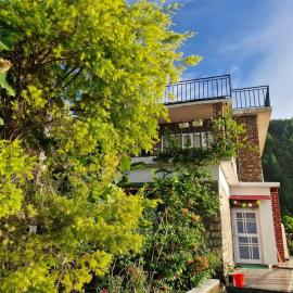 Sattva - The Retreat Home, hotel en Marchula