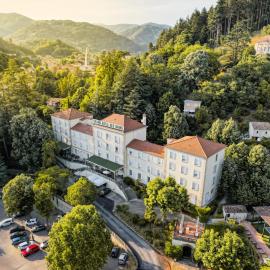 Grand Hôtel des Bains – hotel w mieście Vals-les-Bains