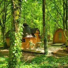 Le Domaine Insolite de Brocéliande, хотел в Пампон