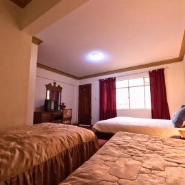 Habitaciones privadas y familiares con parqueo en Tarija, hotel in Tarija