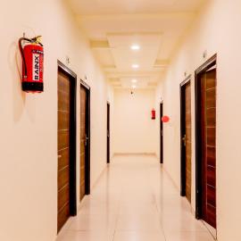 Hotel O KAILASHA INN, hotell i Hasanganj