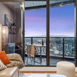 2 Bedroom apartment opposite Austin Hospital - Pool, Gym & 10th floor Views