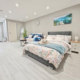 Spacious Luxe Suite New Build London and Essex