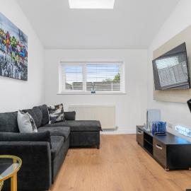Private Double Room in Spacious House with Garden